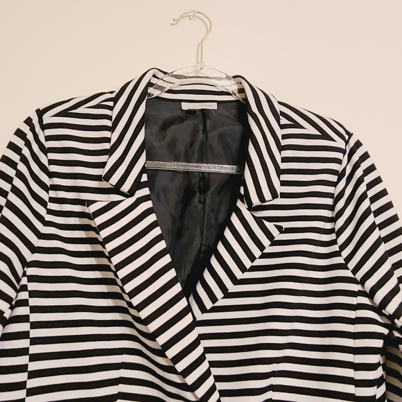 Halogen | Black & White Striped Cropped Blazer Jacket (Size Large) - Picture 3 of 14